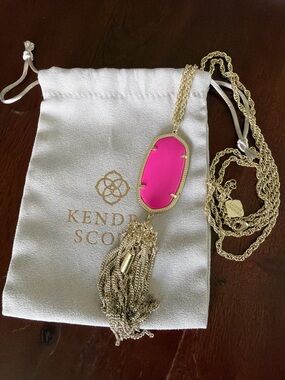 Kendra Scott Hot Pink Elle Pendant Necklace in Gold